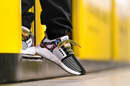 За технологичными кроссовками Adidas выстроились очереди