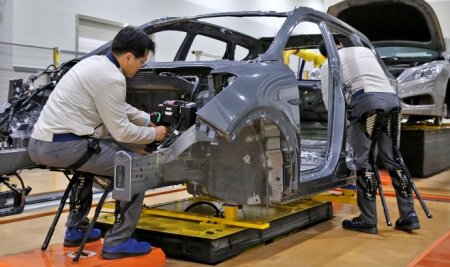 Hyundai внедряет на своих заводах два новых экзоскелета